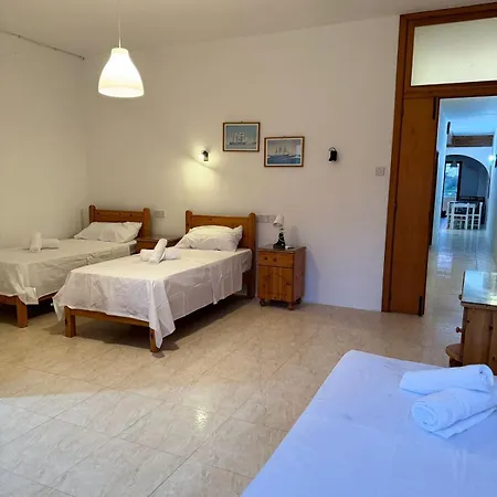 Paradise 4 *