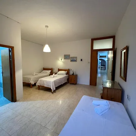 Paradise 4 *