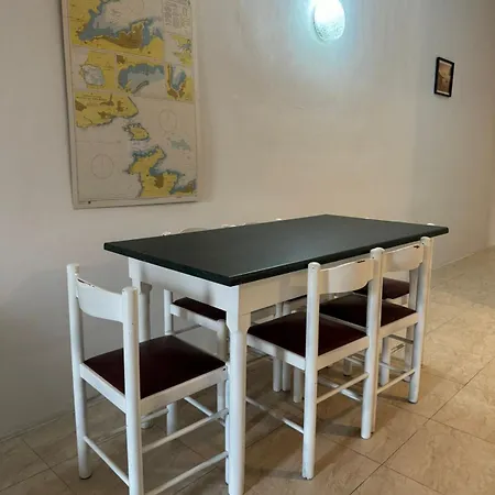 Apartment Paradise 4 *