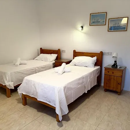 Paradise 4 *
